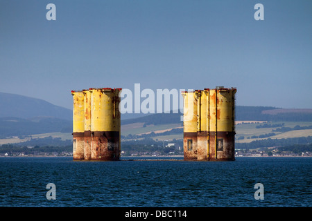 Hutton Tension TLP Platform jambe partiellement démantelés de forage, Invergordon, Estuaire de Cromarty, dans le nord de l'Ecosse, Royaume-Uni Banque D'Images