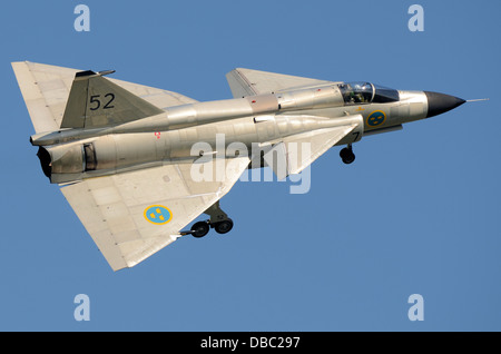 Saab 37 Viggen suédois '' thunderbolt moteur unique, de courte à moyenne portée des avions d'attaque et de chasse. Avion à réaction. Vol historique de la Force aérienne suédoise Banque D'Images