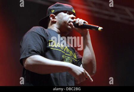 Paaren im Glien, Allemagne. 27 juillet, 2013. U-rappeur Dieu du groupe hip-hop Wu-Tang Clan est représenté sur un stade de la Greenville en Paaren im Glien Festival, Allemagne, 27 juillet 2013. La fête de la musique est en vedette entre 26. et 28 juillet 2013 près de Berlin. Photo : Britta Pedersen/dpa/Alamy Live News Banque D'Images