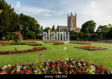 Cathédrale St Edmundsbury de l'abbaye de Bury St Edmunds Jardins Banque D'Images