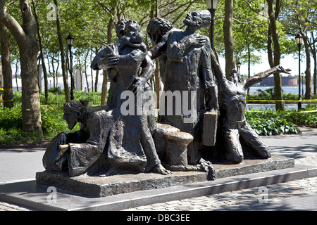 Les Immigrants Monument à Battery Park, New York City Banque D'Images