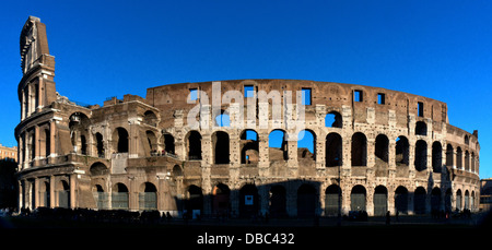 ROME - circa 2012. Le Colisée, le plus emblématique bâtiment de Rome, décembre 2012 à Rome, Italie . Banque D'Images