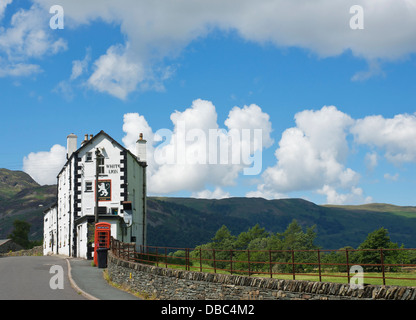 The White Lion Inn, dans le village de Penrith, Parc National de Lake District, Cumbria, Angleterre, Royaume-Uni Banque D'Images