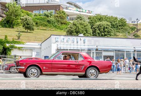 26/04/2013 Ford Mustang 1966 parking gratuit à l'arrivée de la voiture classique de Londres Southend exécuter Banque D'Images