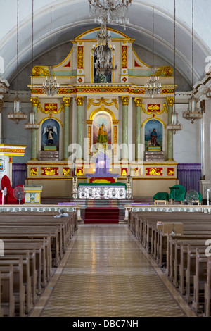 Autel dans une église à Tagbilaran sur l'île de Bohol, Philippines Banque D'Images