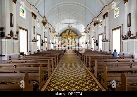 Voir en une église à Tagbilaran sur l'île de Bohol, Philippines Banque D'Images