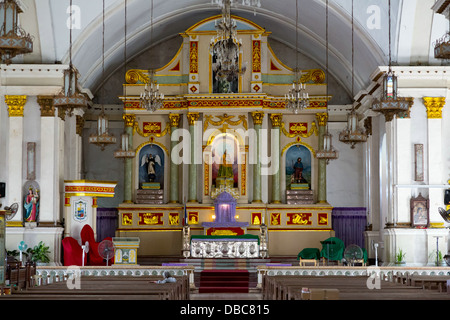 Autel dans une église à Tagbilaran sur l'île de Bohol, Philippines Banque D'Images