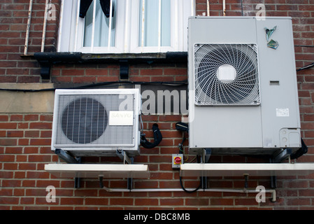 Unités de climatisation sur l'extérieur d'un bâtiment Banque D'Images