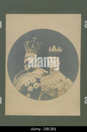 Photographie représentant le roi Édouard VII et la reine Alexandra. L'image capture le monarque britannique et son épouse dans un cadre formel, soulignant leur rôle dans l'histoire royale britannique au tournant du XXe siècle. Banque D'Images