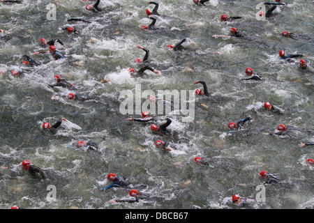 Excel Centre, London, UK. 28 juillet, 2013. Le Triathlon de Londres Virgin Active, le plus grand du monde attiré 13000 concurrents sur les deux jours de compétition. © Jonathan Tennant /Alamy Live News Crédit : Jonathan tennant/Alamy Live News Banque D'Images