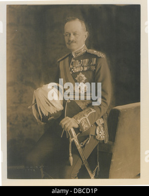Cette photographie montre lord Byng, officier militaire britannique et gouverneur général du Canada, probablement prise pendant son mandat au début du XXe siècle. L'image le capture dans un cadre formel, reflétant son rôle dans l'Empire britannique. Banque D'Images