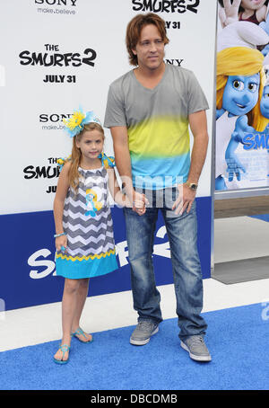 Los Angeles, Californie, USA. 28 juillet, 2013. Larry Birkhead Dannielynn & Marshall arrive pour la première du film "Les Schtroumpfs 2" au théâtre du village. (Crédit Image : © Lisa O'Connor/ZUMAPRESS.com) Banque D'Images