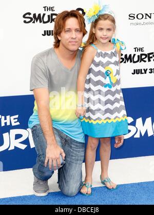 Los Angeles, CA. 28 juillet, 2013. Larry Birkhead Dannielynn, arrivées à Marshall pour les Schtroumpfs 2 Premiere, Regency Village Theatre à Westwood, Los Angeles, CA, 28 juillet 2013. Photo par : Emiley Schweich/Everett Collection/Alamy Live News Banque D'Images