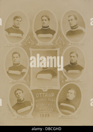 L'équipe de hockey d'Ottawa, les détenteurs de la Coupe Stanley, les champions du monde, 1909 (HS85-10-20618) Banque D'Images