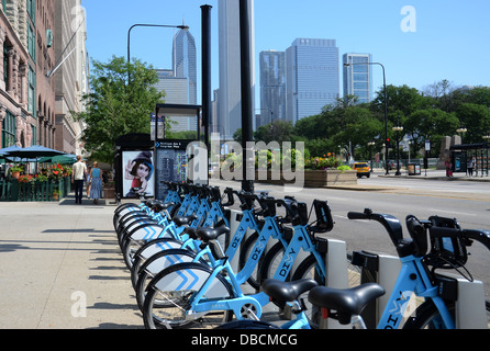 CHICAGO - le 18 juillet : Location de vélos station sur Michigan Avenue à Chicago, présenté le 18 juillet 2013. Banque D'Images