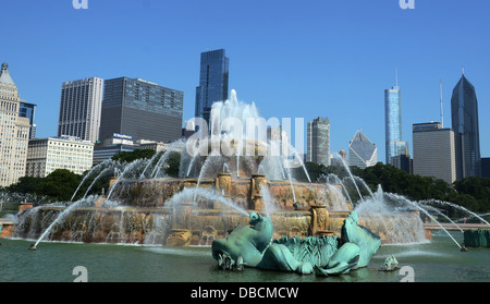 CHICAGO - 19 juillet : Chicago's Clarence Buckingham Memorial Fountain, est montré ici le 19 juillet 2013. Banque D'Images