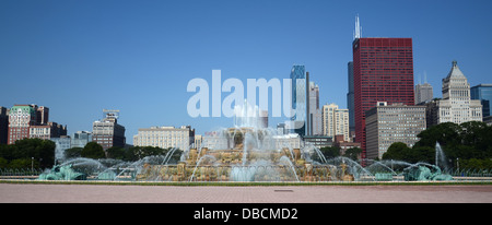 CHICAGO - 19 juillet : Chicago's Clarence Buckingham Memorial Fountain, est montré ici le 19 juillet 2013. Banque D'Images