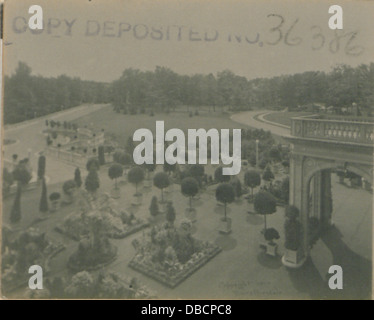 Une photographie de Government House à Toronto, décorée pour la visite de SAR le Prince de Galles, mettant en valeur l'atmosphère cérémonielle. Banque D'Images
