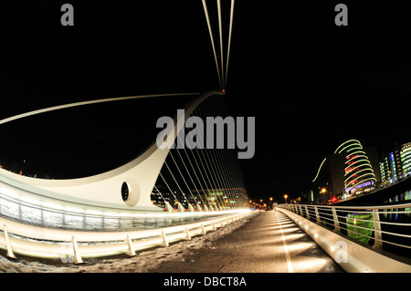 Nigth vision de Samuel Beckett Bridge par Santiago Calatrava, Dublin, Irlande, Europe Banque D'Images