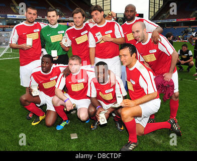 Mark Wright, James 'Arg' d'argent et de Plan B avec l'équipe de soccer de leur célébrité Six tournoi organisé au stade de Turf Moor Burnley, Angleterre - 05.06.11 Banque D'Images