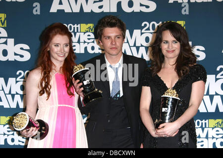 Meilleur Film Award pour "La Saga Twilight : Eclipse' acteurs gagnante Bryce Dallas Howard (l-r), Xavier Samuel et Elizabeth Reaser, au 2011 MTV Movie Salle de presse tenue au Gibson Amphitheatre - Salle de presse. Los Angeles, Californie - 05.06.11 ** Non disponible pour publication en Allemagne. Disponible pour publication dans le reste du monde** Crédit obligatoire : Ian Wilson/WENN.com Banque D'Images