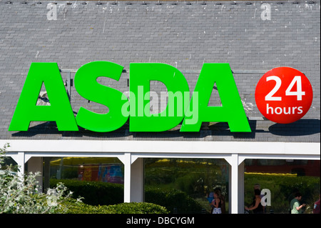 L'extérieur du supermarché Asda 24 heures à Brighton East Sussex England UK Banque D'Images