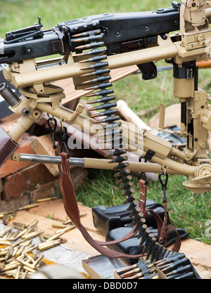 WW2 armée allemande MG 42 balle de mitrailleuse avec ceinture. Re historique l'incorporation. Banque D'Images