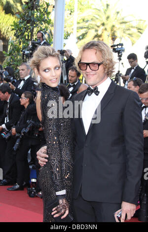 Modèle Anja Rubik et Peter Dundas assister à la première de 'DRIVE' lors de la 64e Festival International du Film de Cannes au Palais des Festivals de Cannes, France, le 20 mai 2011. Photo : Ian Wilson 2011 Cannes International Film Festival - Jour 10 - ce doit être la première place - Cannes, France - 20.05.11 ** Non disponible pour publication en Allemagne. Disponible pour publication dans la re Banque D'Images