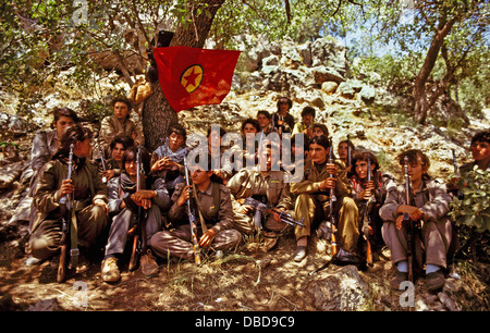 Septembre 1992. Frontière entre la Turquie et l'Irak. Les femmes guérilleros du Parti des Travailleurs du Kurdistan (PKK) à un camp d'entraînement. Banque D'Images