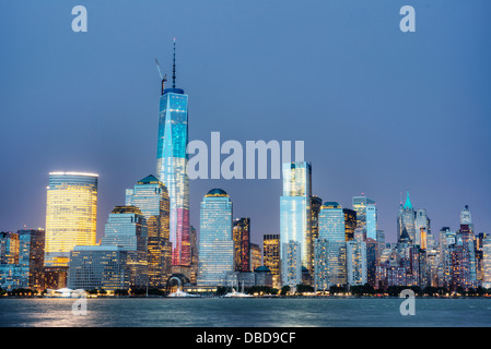 New York Ville la nuit avec des lumières le 4 juillet. Banque D'Images