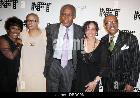 Starletta DuPois, Terrie Williams, Danny Glover, S. Epatha Merkerson, George Faison Woodie King Jr., nouveau théâtre fédéral au Gala du 40e anniversaire l'Edison Ballroom de New York, USA - 22.05.11 Banque D'Images