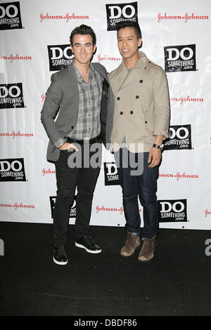 Kevin Jonas et Jared Eng au prix 2011 faire quelque chose de l'événement de lancement à B.B. King Blues Club & Grill New York City, USA - 23.05.11 Banque D'Images