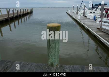 Dock à Rock Hall, Maryland, le long de la côte Est de la baie de Chesapeake. Banque D'Images