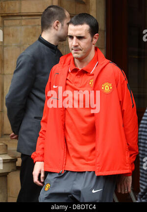 John O'Shea, l'équipe de Manchester United et de gestion quittent leur hôtel de Londres après avoir été battus par le FC Barcelone dans la finale de la Ligue des Champions (28mai11) Londres, Angleterre - 29.05.11 Banque D'Images