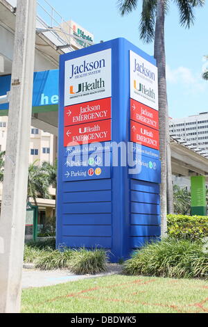 La Jackson Memorial Hospital, où Sean Kingston a été déplacé à l'unité de soins intensifs, après un accident de jet-ski à Miami, Floride - 30.05.11 * ÉTOILE ENVOYER DES PRIÈRES POUR KINGSTON blessé un hôte de R&B et rap superstars y compris RIHANNA, LIL WAYNE et LL Cool J'ai demandé aux fans de prier pour SEAN KINGSTON, qui a été gravement blessé dans un accident de jet-ski le dimanche (29mai11). Le Beau Banque D'Images