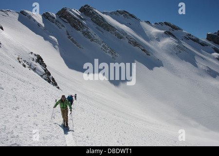 Ski de randonnée dans le massif des Aravis Banque D'Images