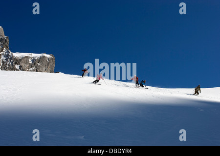 Ski de randonnée dans le massif des Aravis Banque D'Images