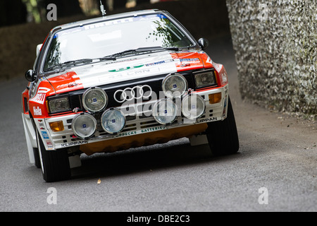 Chichester, UK - Juillet 2013 : Audi Quattro passe le mur en silex en action à la Goodwood Festival of Speed le 12 juillet, 2013. Banque D'Images