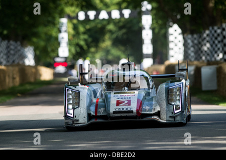 Chichester, UK - Juillet 2013 : Audi R18 e-tron Quattro en action à la Goodwood Festival of Speed 2013 Banque D'Images