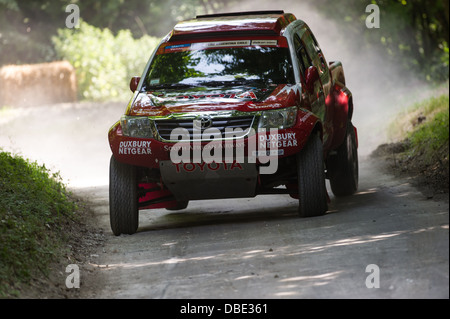 Chichester, UK - Juillet 2013 : Toyota Hilux en action sur le rallye à l'honneur à la Goodwood Festival of Speed le 14 juillet 2013. Banque D'Images