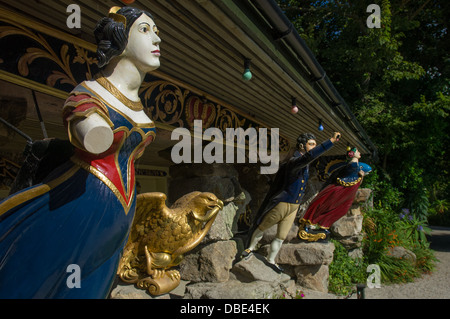 Figures de proue dans la collection Valhalla, jardin de l'abbaye de Tresco, Tresco, Îles Scilly, Angleterre Banque D'Images