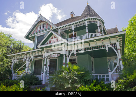 American style néo-Queen Anne la maison victorienne dans le quartier historique de Gainesville, Floride. Banque D'Images