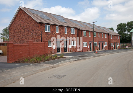 Nouvelle construction de maisons avec le PV solaire Stoke Orchard Cheltenham UK Banque D'Images