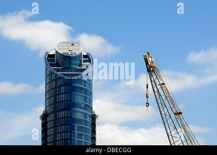 Dans le cadre de l'élaboration à GUNWHARF QUAYS par le chantier naval historique, le port de Portsmouth, Hampshire, Angleterre. Banque D'Images