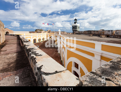 Vue sur le Fort et le phare d'El Morro, San Juan, Puerto . Banque D'Images