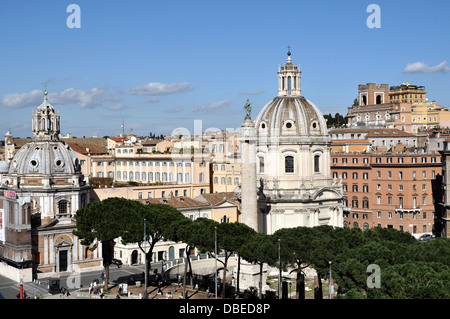 Vue depuis la terrasse supérieure du monument de Vittorio Emanuele II à Rome. Banque D'Images