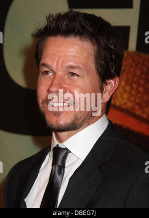 New York, USA. 29 juillet 2013. L'acteur Mark Wahlberg assiste à la première mondiale de '2 canons" tenue à la SVA Theatre. (Crédit : Crédit : Image/ZUMAPRESS.com/Alamy Kaszerman Nancy Live News) Banque D'Images