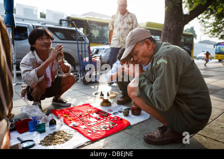 Marché aux puces le week-end près du Grand Palais à Bangkok Banque D'Images