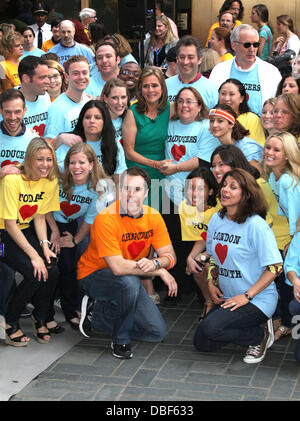 Meredith Vieira, et le personnel de la CCBN l 'Today Show' salue Meredith Vieira's Dernier jour avec le réseau NBC New York City, USA - 08.06.11 Banque D'Images