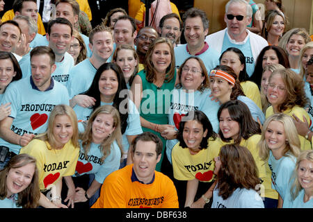 Meredith Vieira, et le personnel de la CCBN l 'Today Show' salue Meredith Vieira's Dernier jour avec le réseau NBC New York City, USA - 08.06.11 Banque D'Images